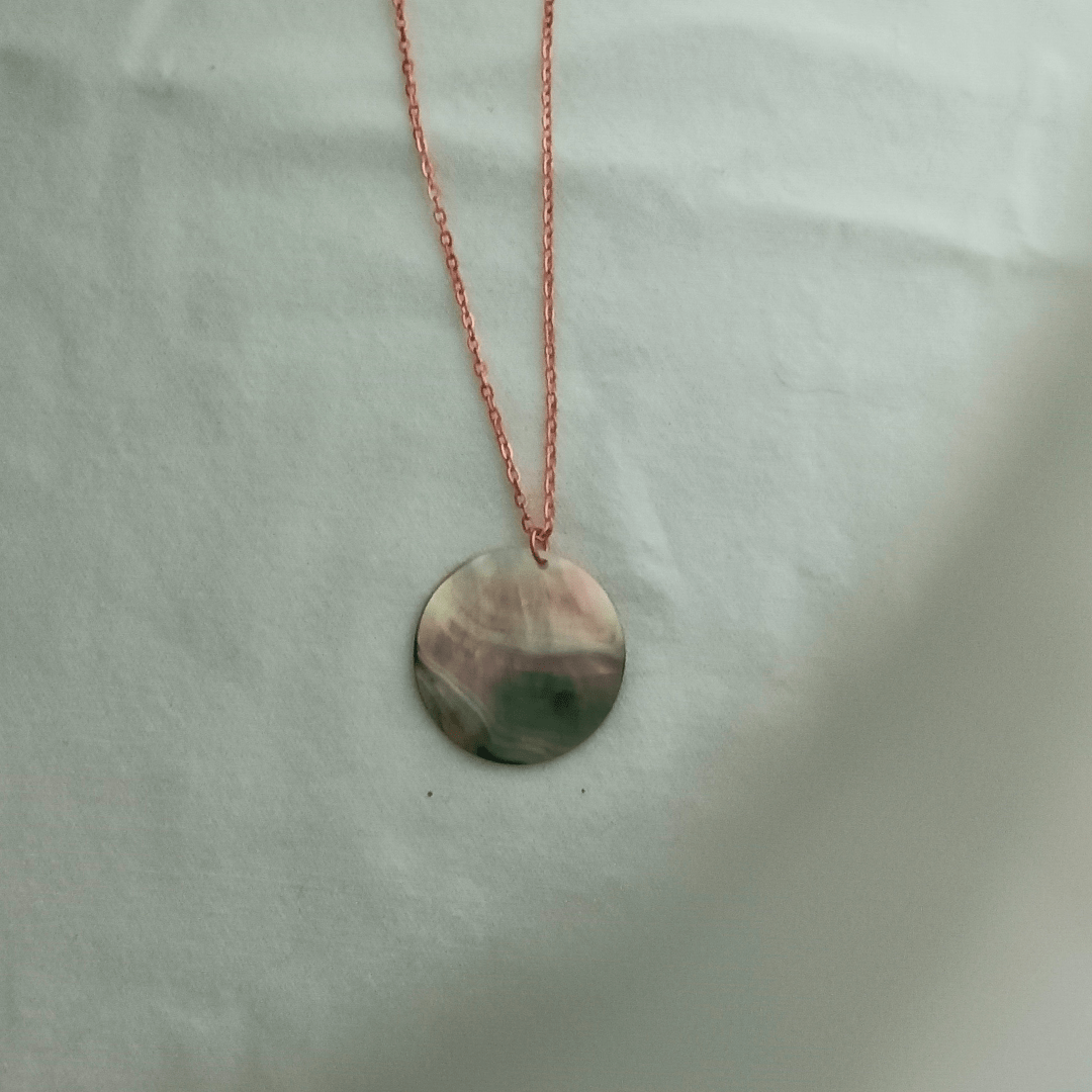 Round pendant necklace