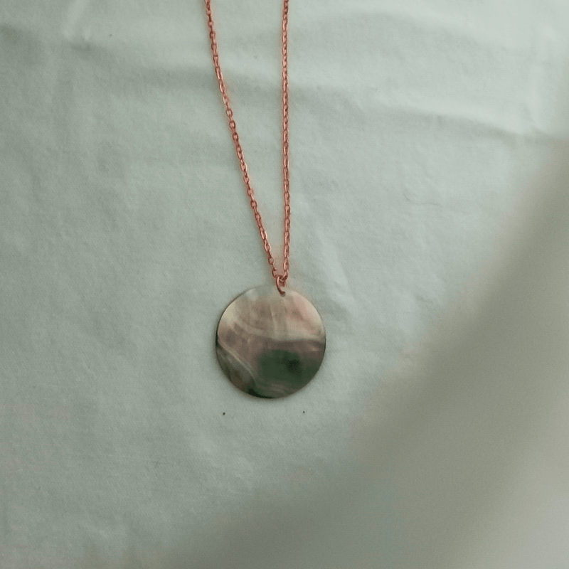 Round pendant necklace