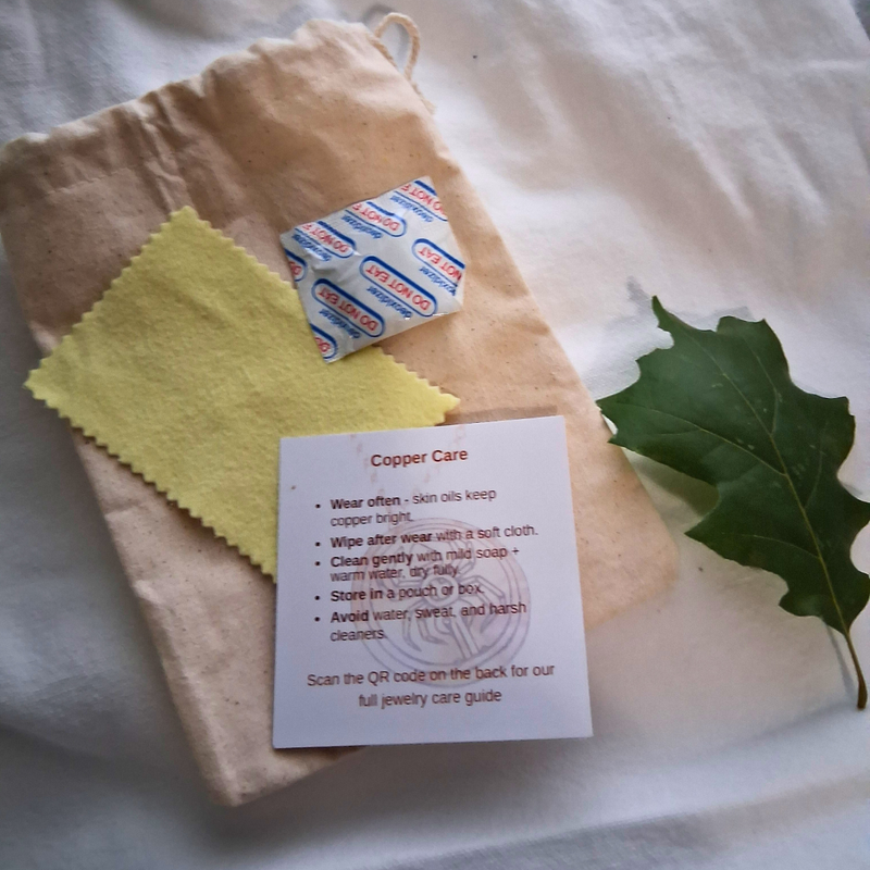 Copper care kit with polishing cloth, silica pack and care instructions